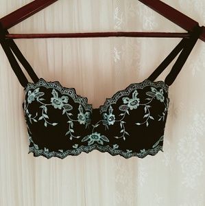 Black embroidered push up bra